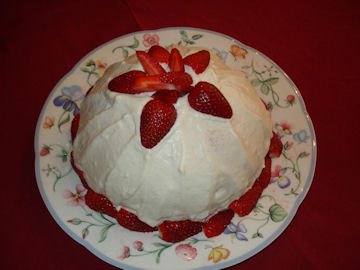 イチゴとフルーツカクテルのバースデーケーキ