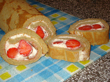 イチゴロール抹茶ケーキ