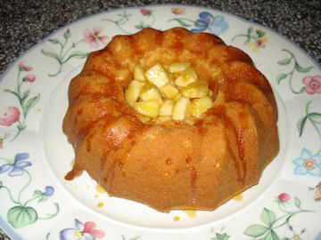 カステラケーキバナナカラメル添え