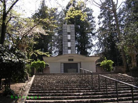 滝宮神社の隣には英霊塔が祀ってあります。。