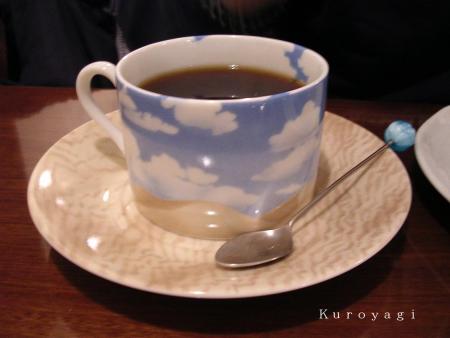 空と砂漠のコーヒーカップ。。