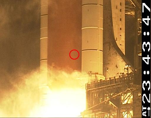 スペースシャトルには密航者が乗っていた、打上げ後の画像解析で判明
