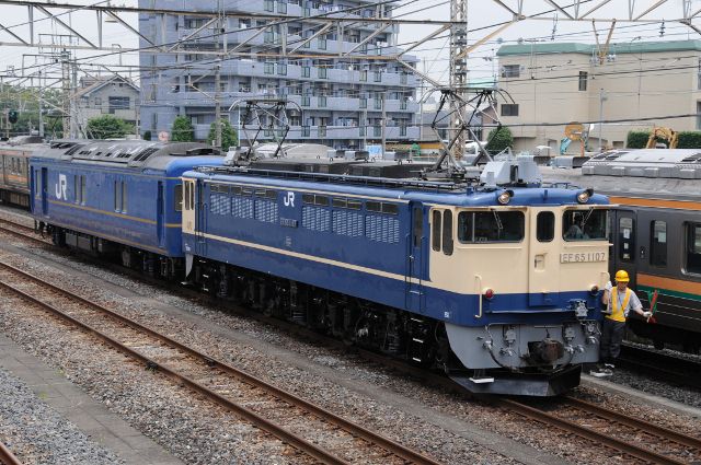 2011.6.16　試8992ﾚ　EF65-1107+カニ24