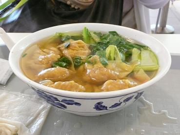 1日目昼食ワンタン麺.JPG