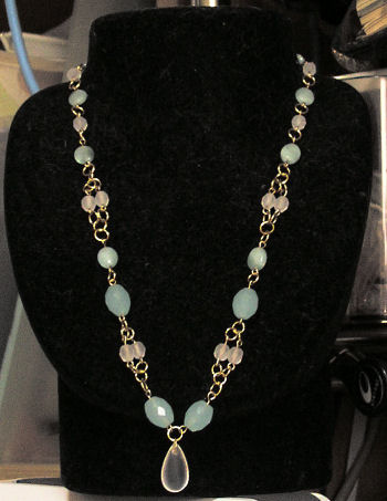 アクアジェイドのネックレス