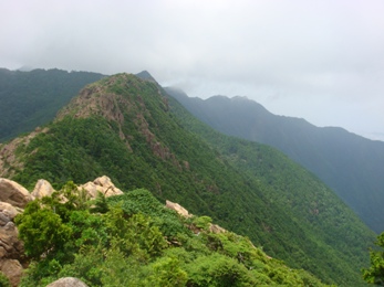 東赤石山頂より