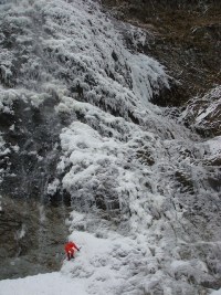 高漠の滝