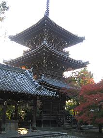 紅葉と塔