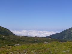 雲が下