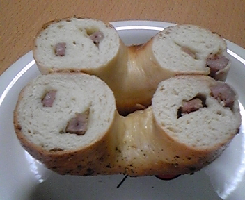 新玉葱ボロニアソーセージベーグル