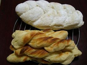 白いみつあみパンとねじねじ