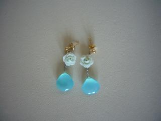 シーブルーと薔薇のピアス