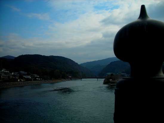 初春の宇治川