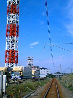 八高線の線路上にて