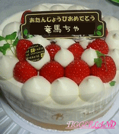 30代最後のお誕生日ケーキ♪ε＝（＞ε＜)ﾌﾟ-ｯ!!