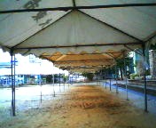 200710271641    テント張り.jpg