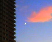200708171856    夕焼けと三日月.jpg
