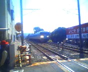 200710211302 踏み切りと電車.jpg
