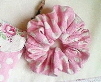 ピンクドットシュシュ