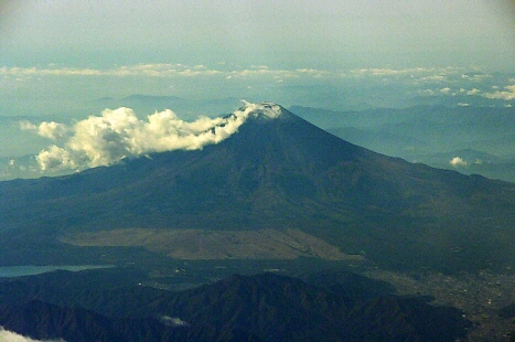 12.青梅付近から見た富士山