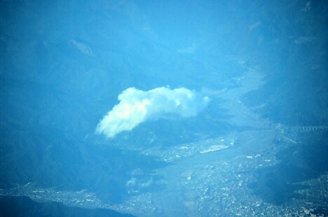 89.大井川に猿が走るような雲