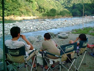 青野原campおでんを食べる親子.JPG
