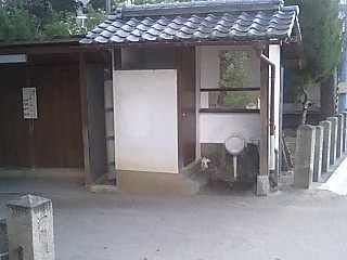 神社トイレ