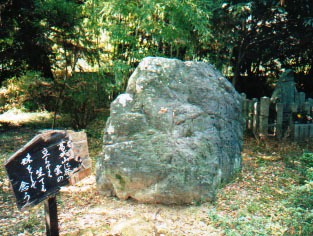 人麻呂万葉歌碑 (2).jpg