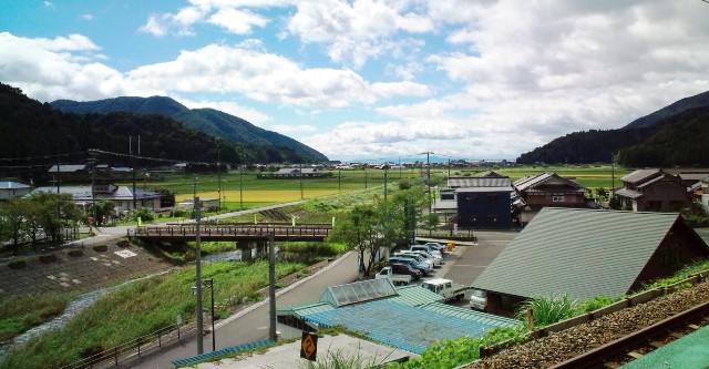 永原駅から琵琶湖を望む.jpg