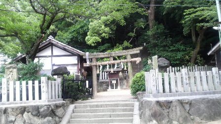 石神社（智識寺跡）.jpg