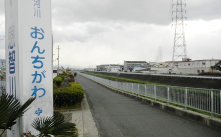 恩智川沿いの道 (4).JPG