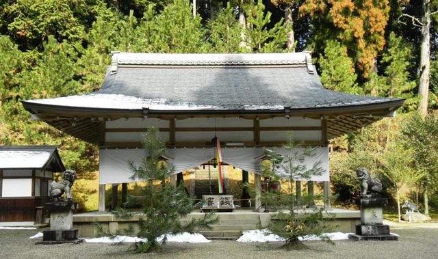 12八咫烏神社拝殿.JPG