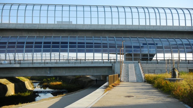 第二京阪道と天野川と為家歌碑.JPG