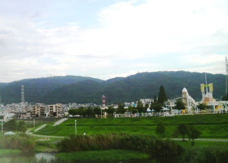 花園公園から生駒山を望む.JPG