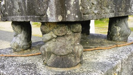 037十二柱神社狛犬台座 (2).JPG