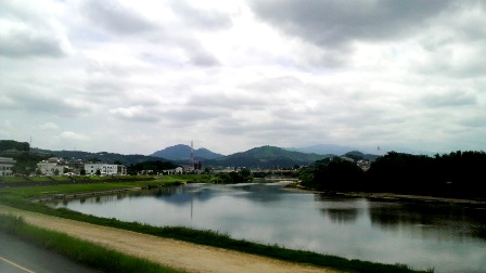 大和川から二上山遠望