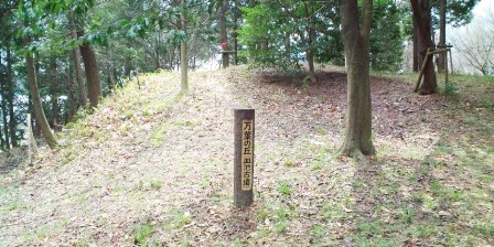 奈良県社会教育センター敷地内・万葉の丘・皿池古墳.JPG