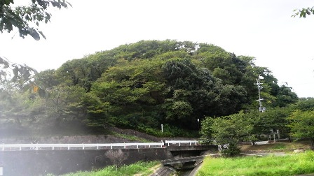 三室山・竜田川対岸から望む.JPG