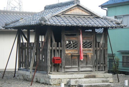 27石占井神社.JPG