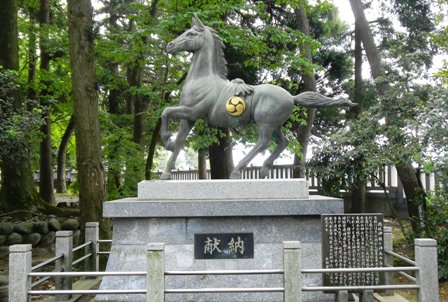 015鵜坂神社と神馬.JPG