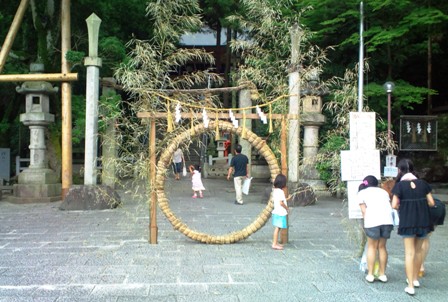 枚岡神社の茅の輪.jpg