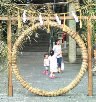 枚岡神社の茅の輪 (2).jpg