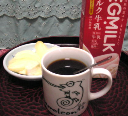 der Tee und der Apfel