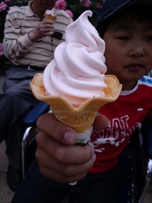 バラのソフトクリーム