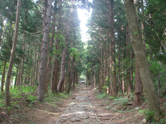 保科正之墳墓への道・・