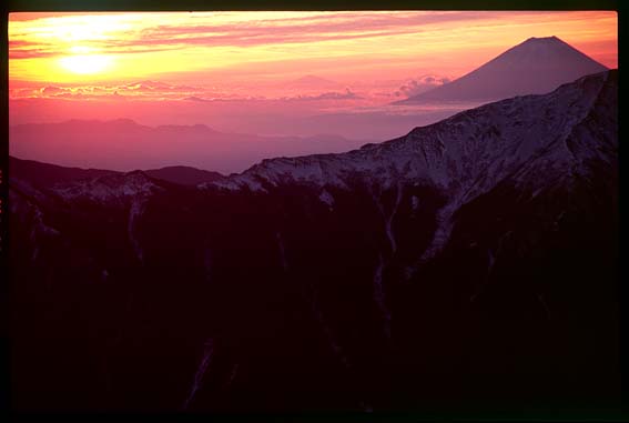 09-2700-13富士と朝焼け.jpg