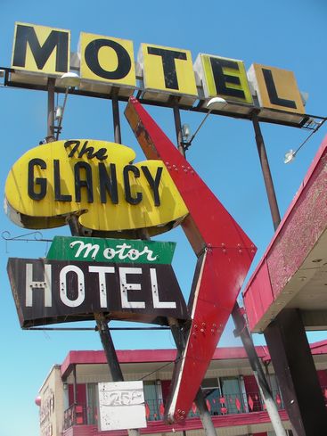 015motelglancy.jpg