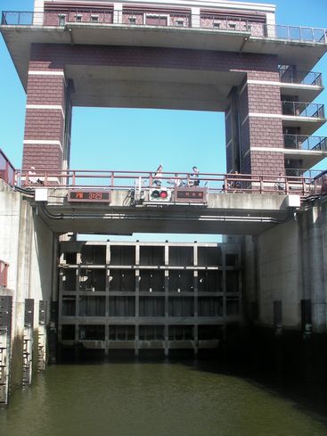 009arakawa-lockgate.jpg