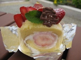 4月18日淡路島 タカタ　苺のロールケーキ