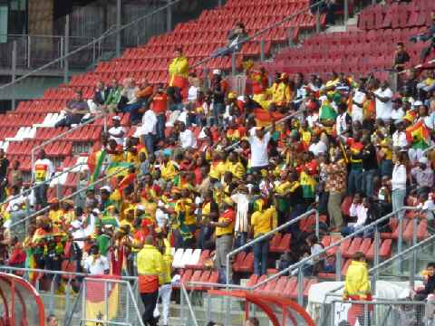 楽しそうなガーナサポ